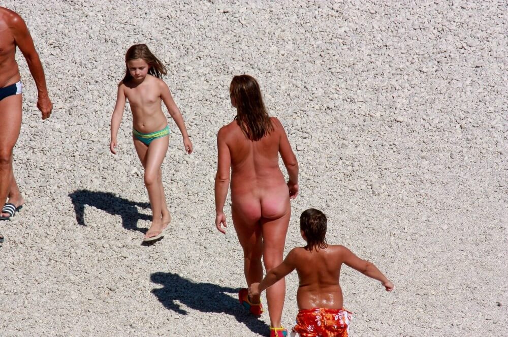 Naturism photo gallery # 8 - Living in harmony and tranquility is the goal of naturists