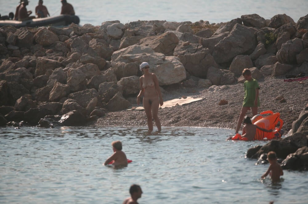 FKK cove pyramid in waters - Naturism as a protest against puritanical moral norms