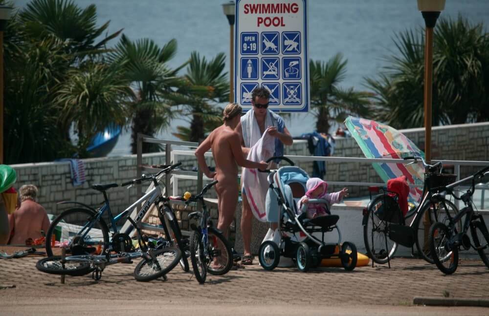 Poolside Camp Gathering pics - Mutual respect as an important part of the naturist community