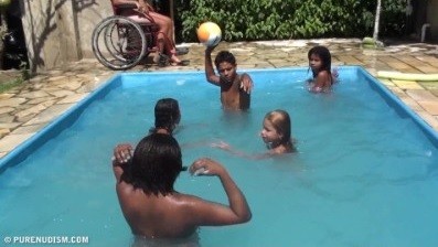 Oceanic Backyard Noon # 1 Full HD - Public nudism