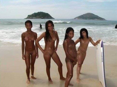 Warm Brazilian Beach Series 2 photo gallery - Naturists live easily and freely