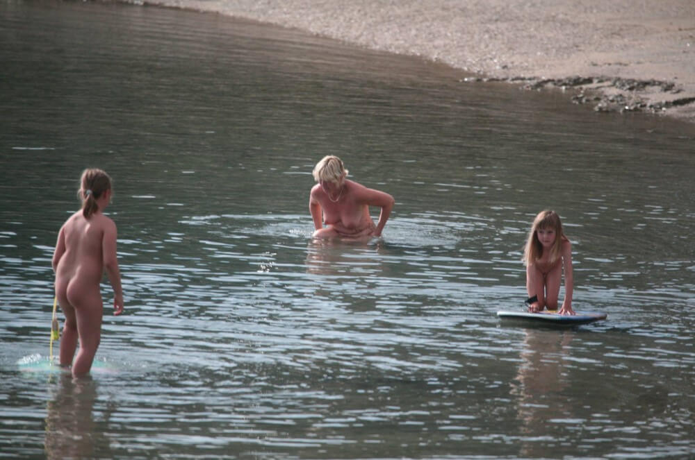Naturism photo gallery # 14 - Nudism helps to overcome shyness and insecurities