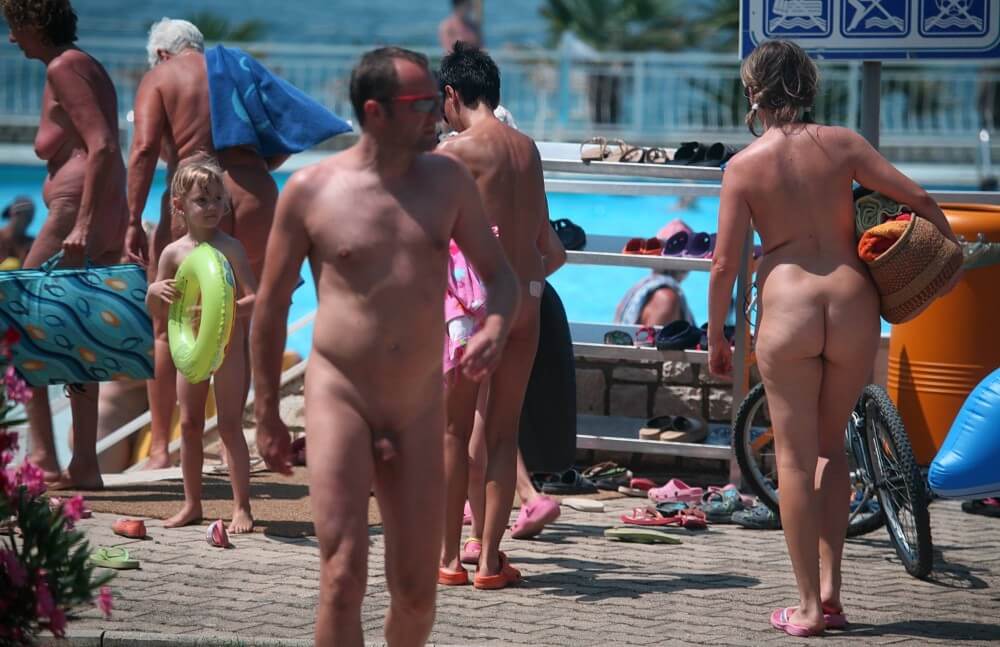 Daytime Nudists Chill Out photos - The benefits of naturist vacations