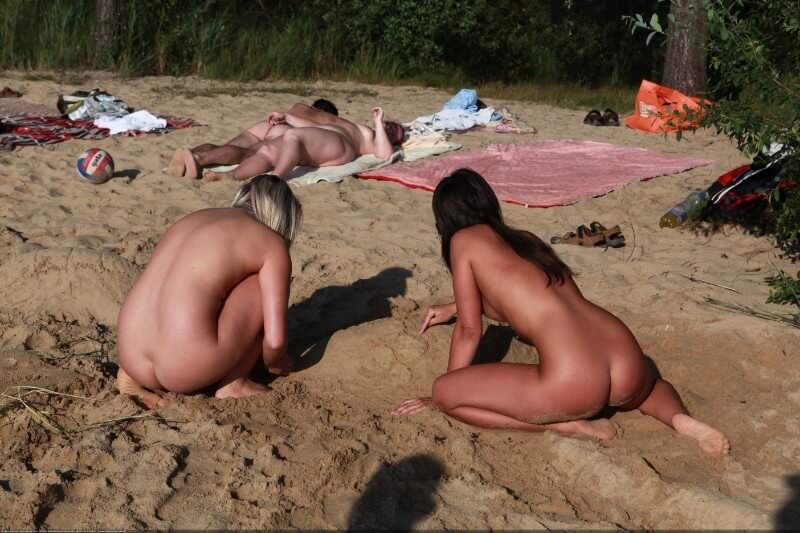 Creekside activity Big Photo gallery - World Naturist Federation