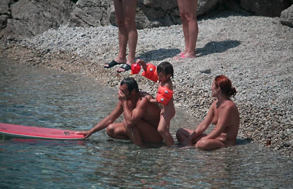 Beach Nudist Family Shore Camp pics - Differences between nudists and naturists