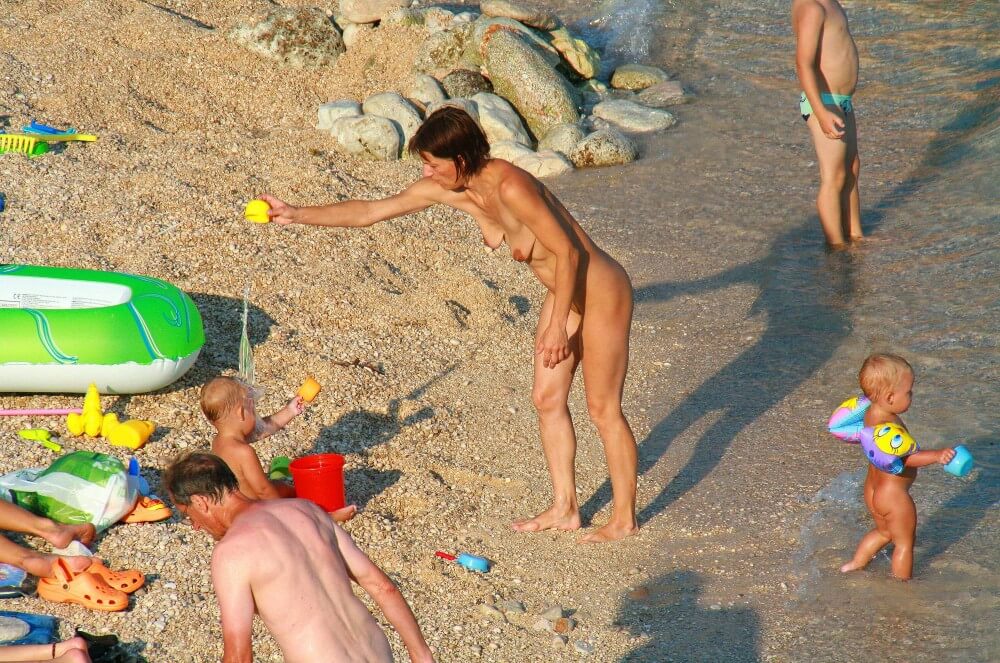 Ula Naturists Beach photo gallery - A nudist values trust and friendliness among people