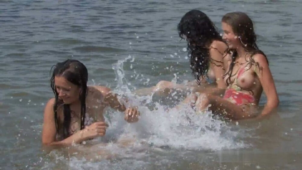 Body Art At Nudist Beach - This is the culture of nudism