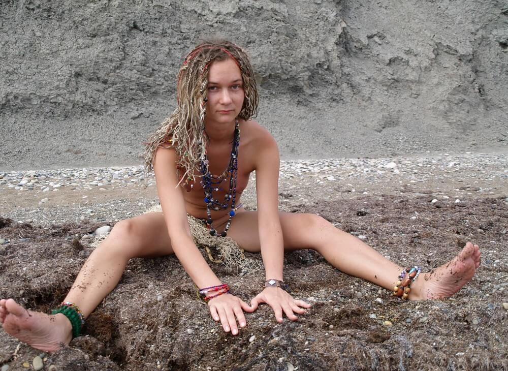 Naturists Rocky Stream Pixie Girls photos - Being yourself is part of nudism