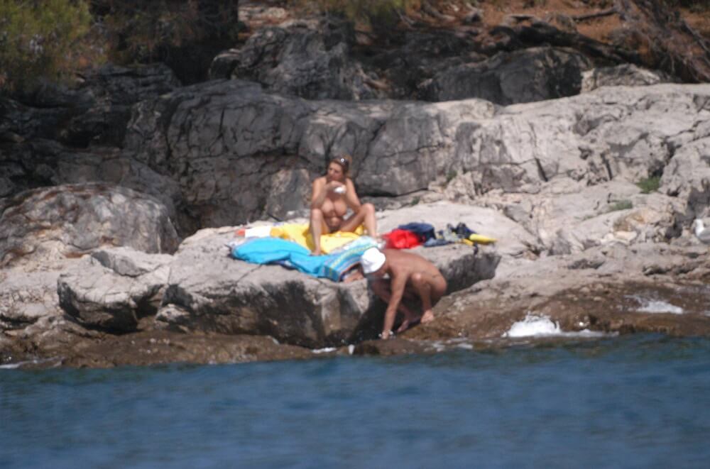Croatian Rock-Front Coast pics - Nudism means fewer complexes