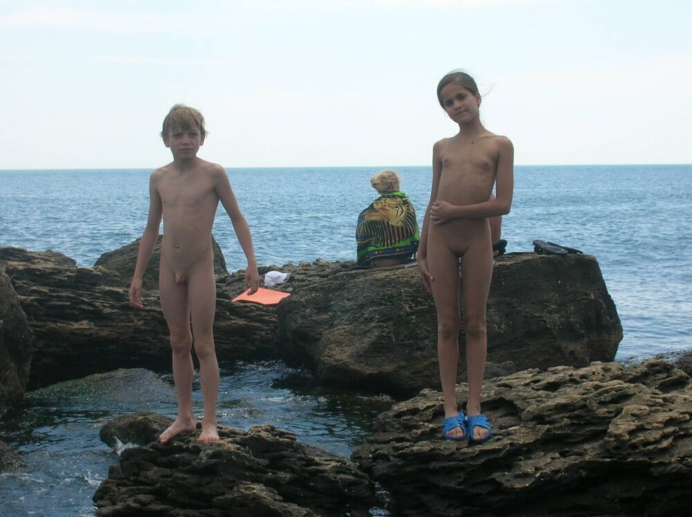 Beach Rocking Profile pics - Nudism is a way to improve health and boost self-esteem