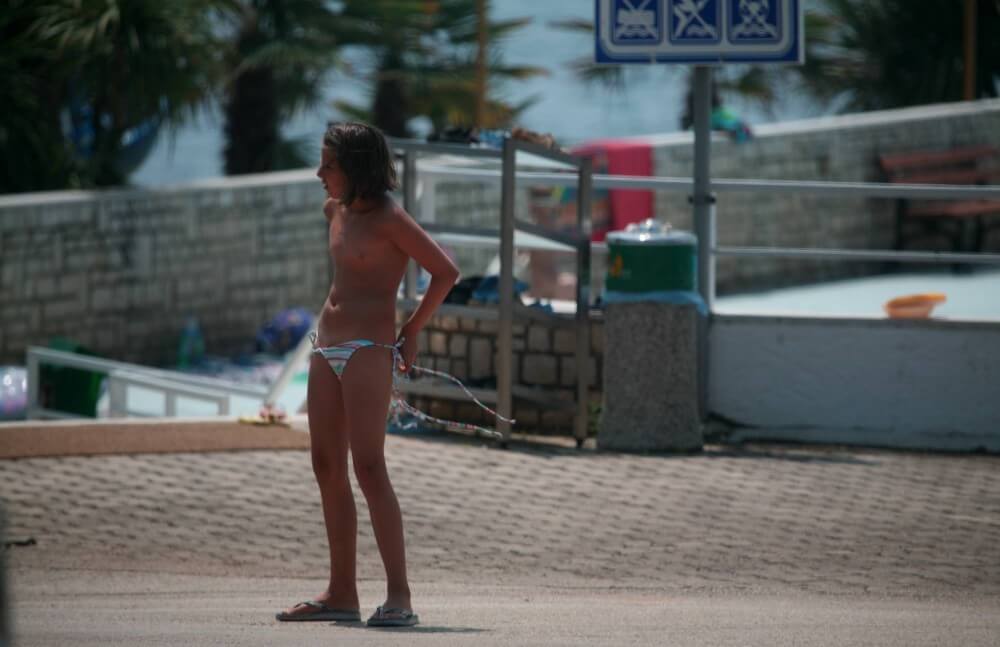 Naturist Pool Walkaround pics - Nudism is freedom without limits