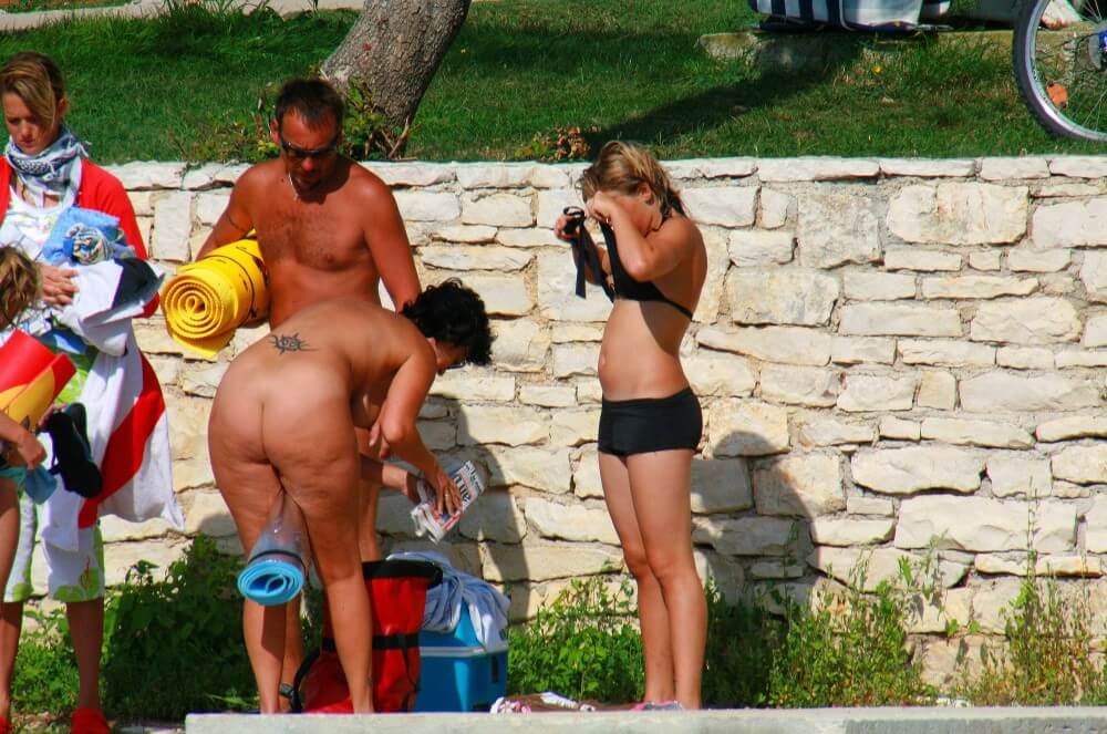 Ula FKK Sisters Day photo gallery - Naturism encourages sincerity and honesty regarding the body