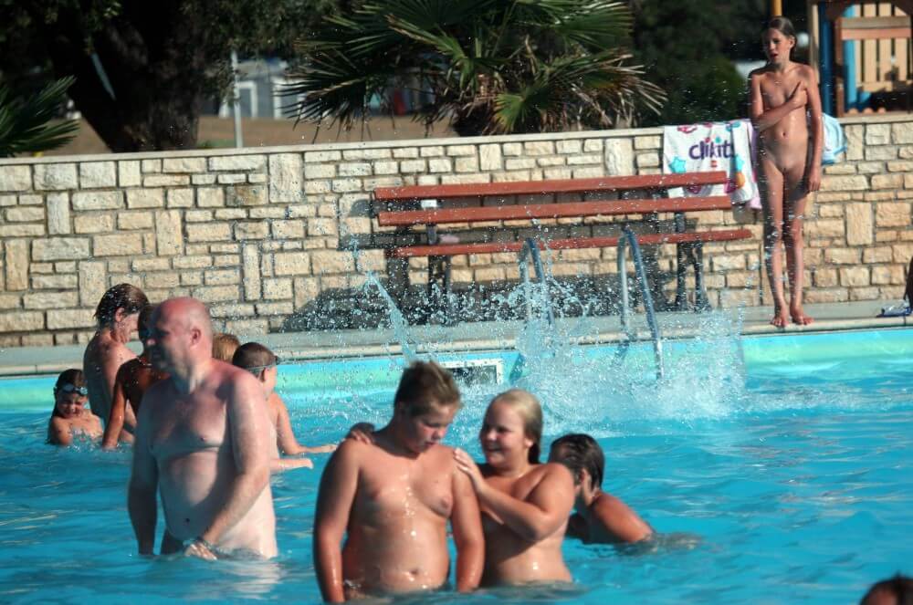 Naturist Pool Girls Profile pics - Clothing is a barrier for a nudist