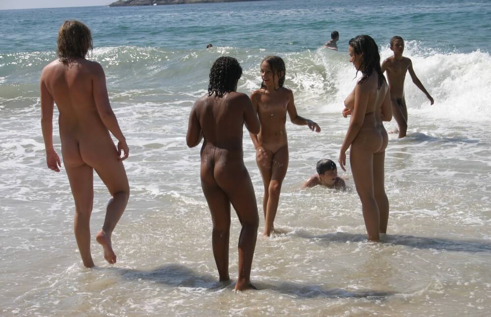 Brazils Water Refreshing pics - Home naturism in all its glory