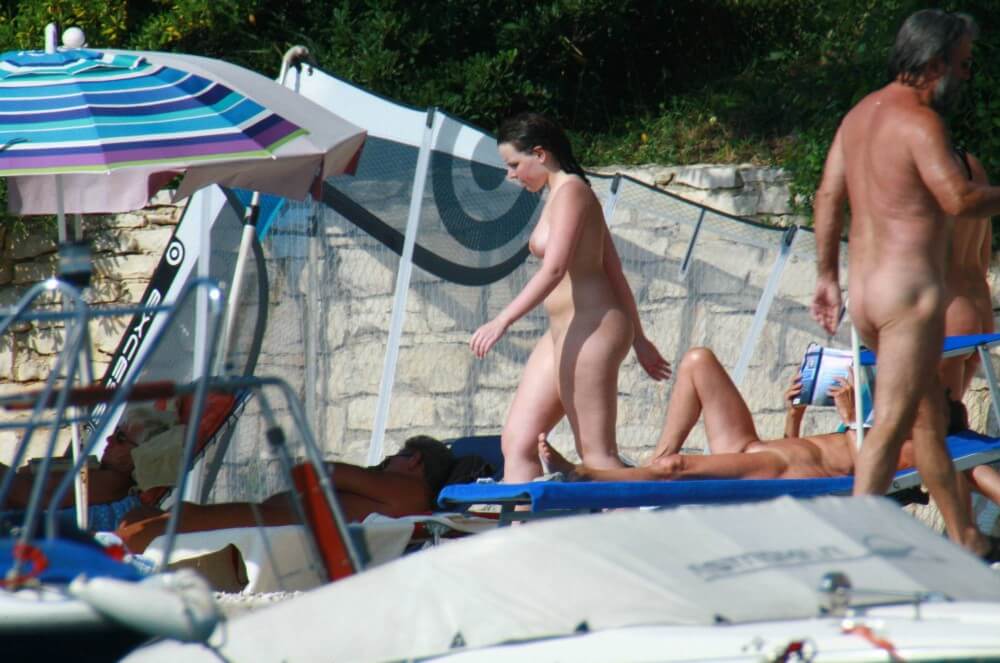 Girl Daytime Bath - Nudity helps one better understand oneself and ones feelings