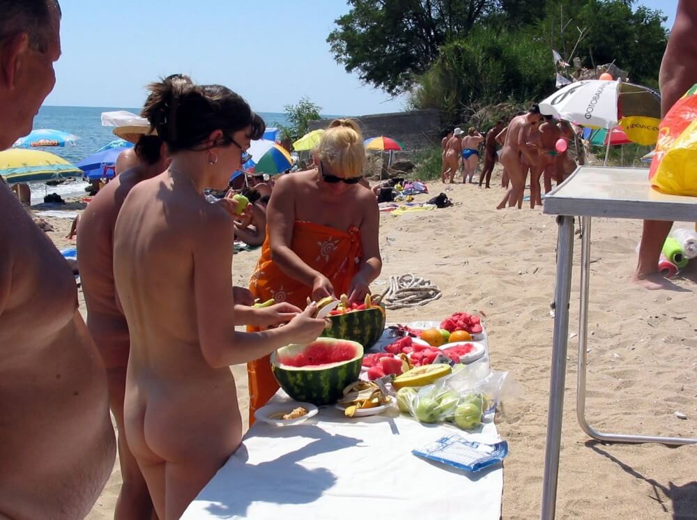 Bulgarian Nude Day Preps pics - The Theory and Practice of Naturism