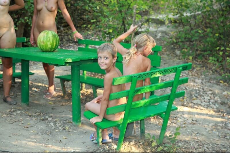 Naturists green picnic photos - Nature provides inspiration and energy for the practice of naturism and nudism