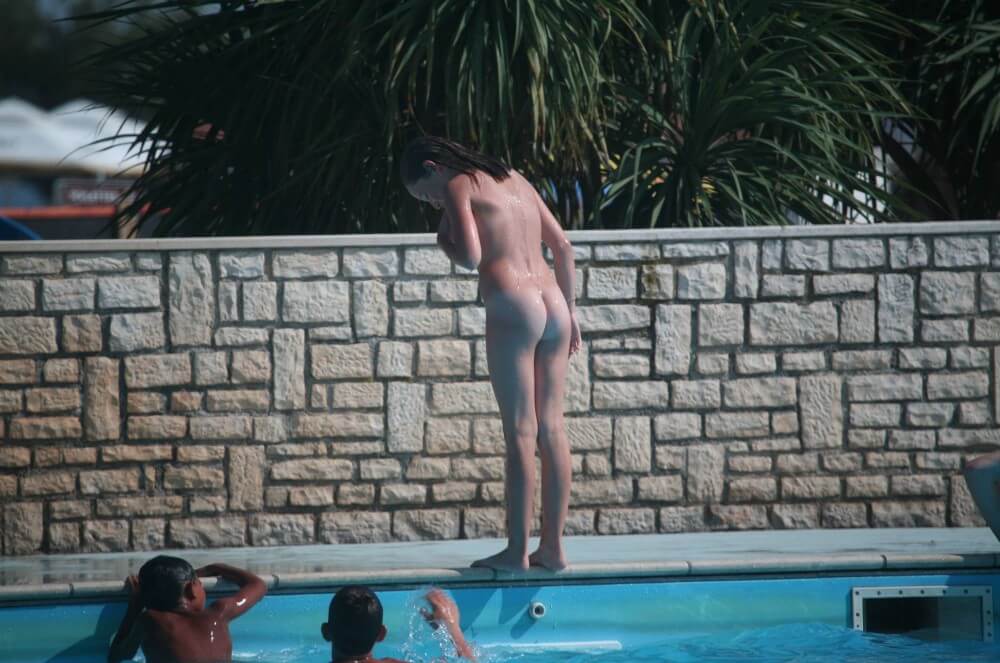Naturist Pool-Side Singles pics - Nudism promotes happiness and well-being