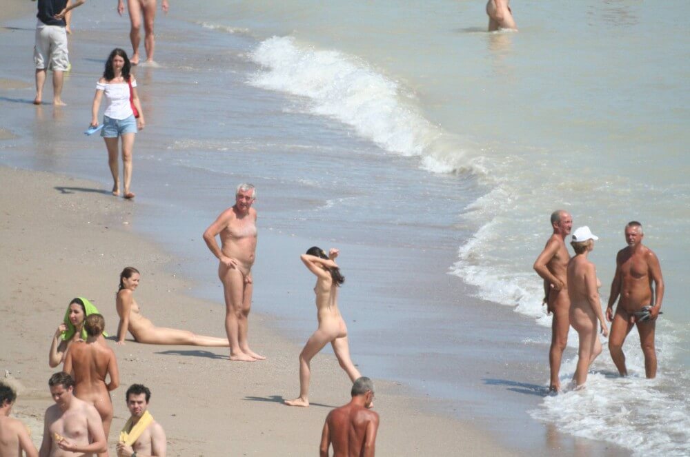 Costinesti Beach Groups pics - Travel with elements of naturism