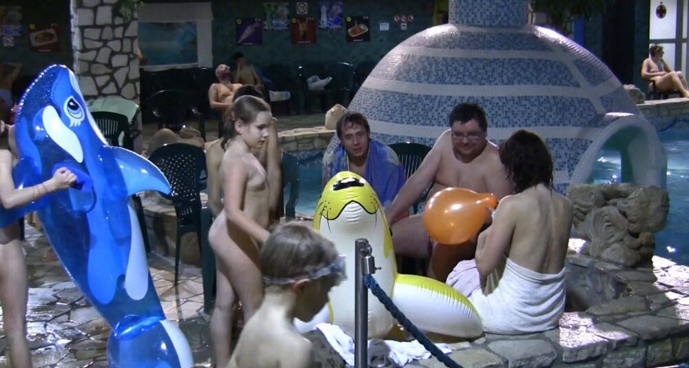 Grassy Outdoor Fitness Full HD - Nudism reduces self-consciousness