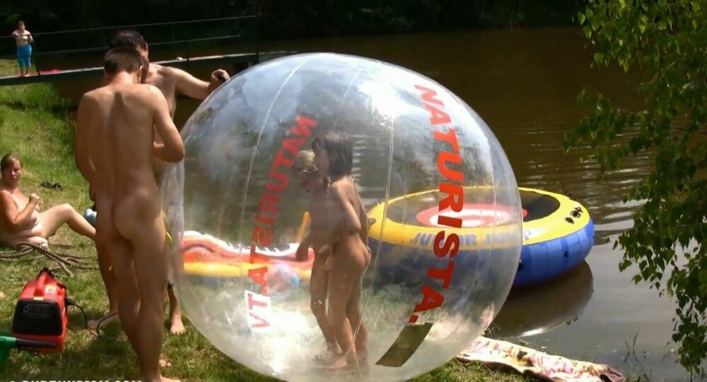Daytime Family Picnic Full HD - The True Golden Age of Naturism