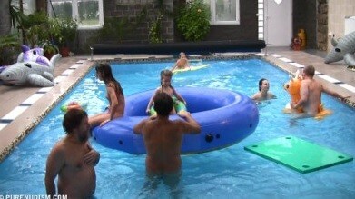 Piano pool and tennis Full HD - Radical nudism materials