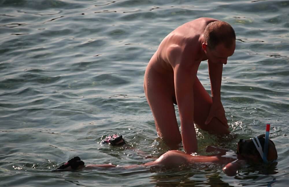 Father Floats His Daughter pics - Naturism as a lifestyle and a way to connect with nature
