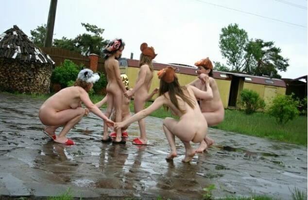 Naturism photo gallery # 23 - Being yourself is part of nudism