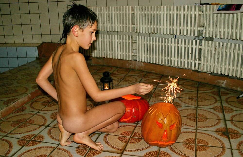 Naturism photo gallery # 20 - Nature is the best home for those who practice naturism and nudism