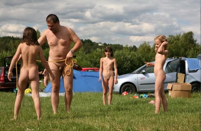 Naturism photo gallery # 38 - Values trust and friendliness among naked people