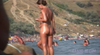 Candid HD Beach adventures Full HD - Living in harmony with nature is a defining characteristic of the naturist and nudist community