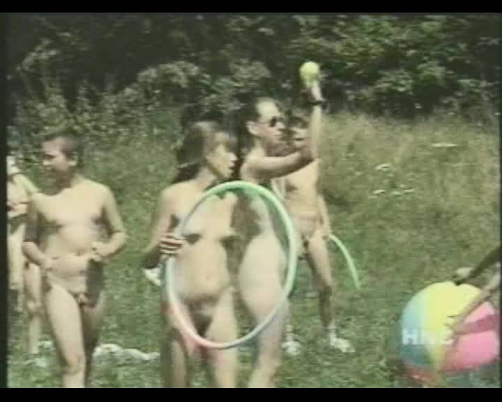 Helios Natura: Nudi Youth Weekend - Nudism strengthens health and self-esteem