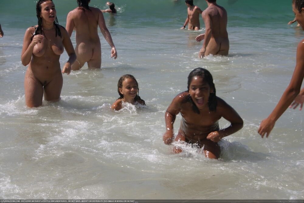Brazil naturism photo set 4 - The practice of nudism helps to overcome stereotypes and insecurities