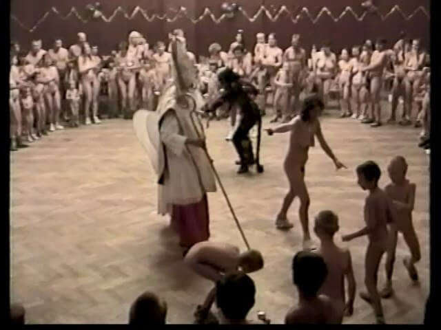 Helios Natura: Christmas Kinder Spiele - Mutual respect and trust are important components of the nudist and naturist community